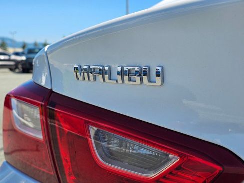 Used 2018 Chevrolet Malibu LT FWD image 17