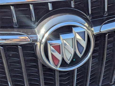 Used 2018 Buick Enclave Essence image 13