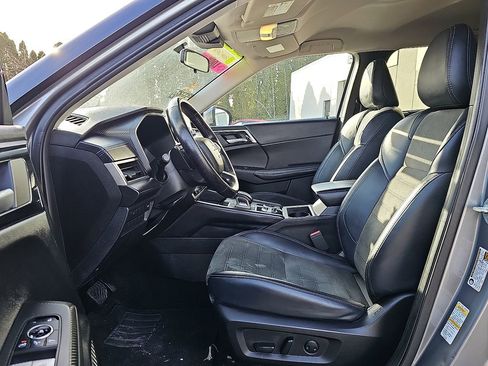Used 2024 Mitsubishi Outlander SE image 15