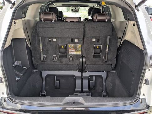 Used 2024 Toyota Sienna Platinum FWD image 15