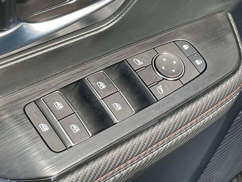 Used 2025 Nissan Kicks SR AWD/4WD image 18