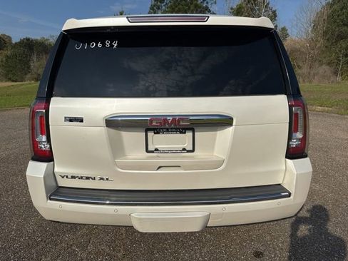 Used 2015 GMC Yukon XL Denali w/ Touring Package AWD/4WD image 9