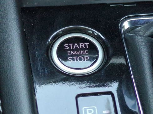 Certified 2021 Nissan Kicks SV image 28