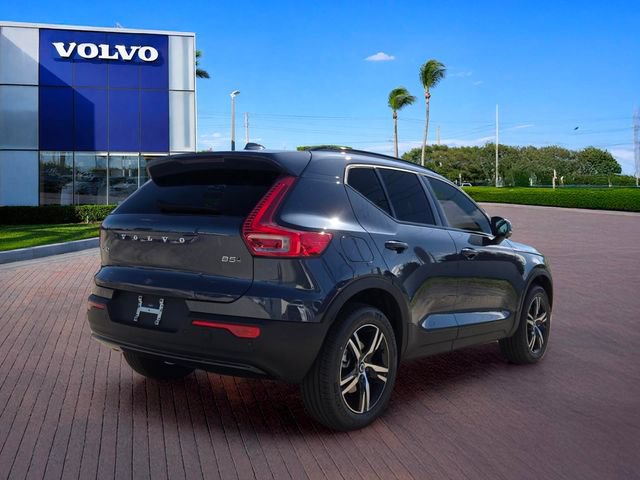 New 2026 Volvo XC40 B5 Core AWD/4WD image 7
