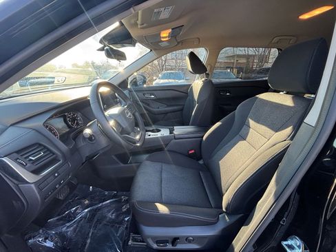 Used 2025 Nissan Rogue SV image 27