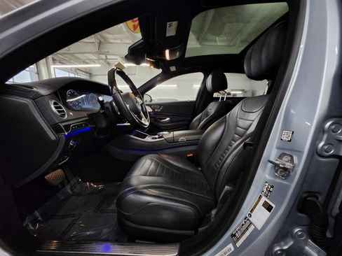 Used 2019 Mercedes-Benz S 560 4MATIC Sedan w/ Premium Package image 21