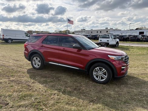 Used 2023 Ford Explorer XLT w/ Equipment Group 202A image 2