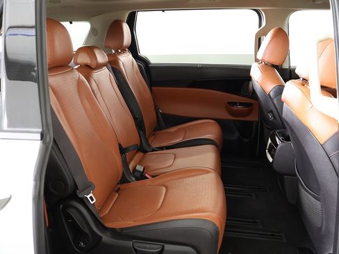 Used 2024 Kia Carnival SX Prestige image 38