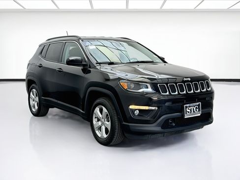 Used 2018 Jeep Compass Latitude w/ Popular Equipment Group FWD image 3