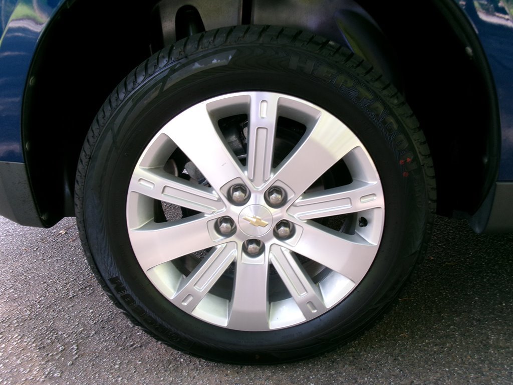 Used 2010 Chevrolet Equinox LT AWD/4WD image 40