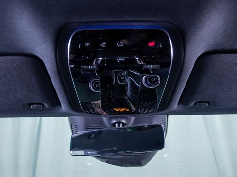 Used 2025 Mercedes-Benz GLC 300 4MATIC image 27