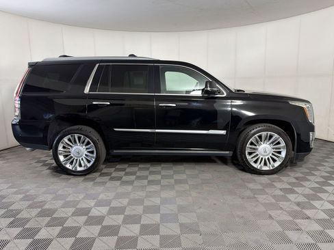 Used 2019 Cadillac Escalade Platinum AWD/4WD image 8