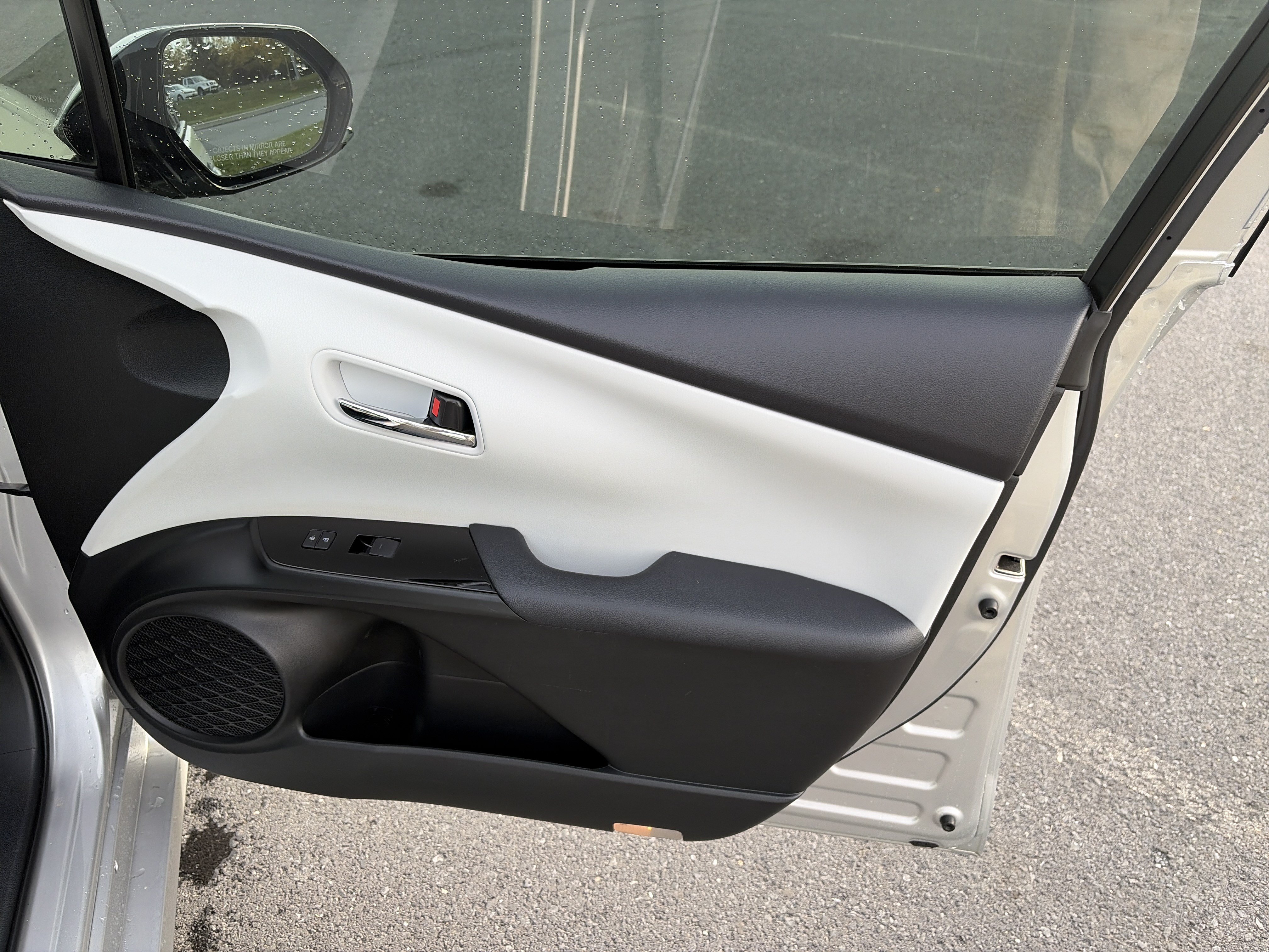 Used 2019 Toyota Prius Prime Premium FWD image 22