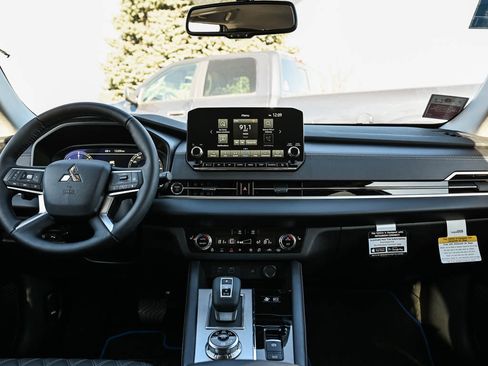 New 2025 Mitsubishi Outlander SEL image 16