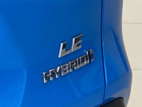 Used 2021 Toyota RAV4 LE image 12