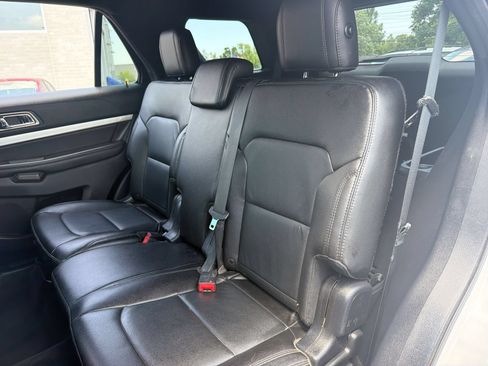 Used 2017 Ford Explorer XLT w/ Equipment Group 202A AWD/4WD image 20