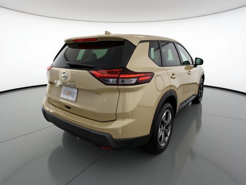 Used 2025 Nissan Rogue SV FWD image 9