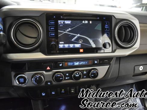 Used 2017 Toyota Tacoma Limited w/ Tow Package AWD/4WD image 20
