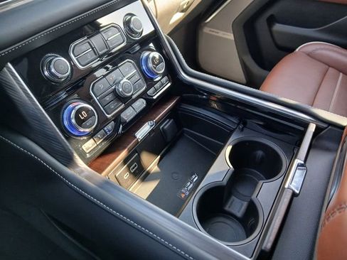 Used 2024 GMC Yukon Denali Ultimate image 27