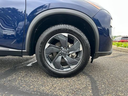 Used 2025 Nissan Rogue SV AWD/4WD image 18