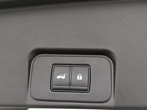 Used 2024 Nissan Rogue SV image 12