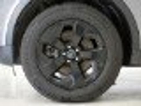 Used 2020 Land Rover Discovery Sport SE image 10