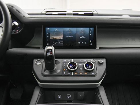 Used 2024 Land Rover Defender 110 S image 37