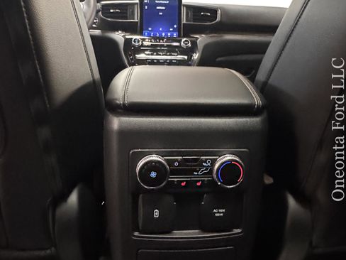 Used 2023 Ford Explorer Limited w/ Limited Technology Package image 16