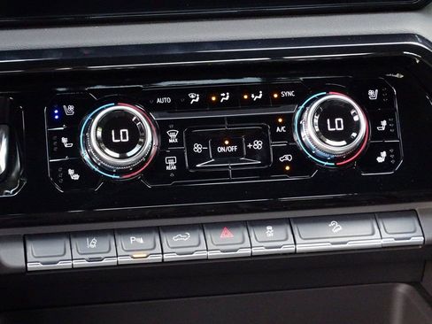 Used 2025 GMC Sierra 2500 AT4 w/ AT4 Premium Plus Package image 22