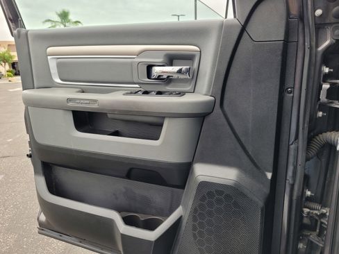 Used 2018 RAM 1500 Classic SLT AWD/4WD image 25
