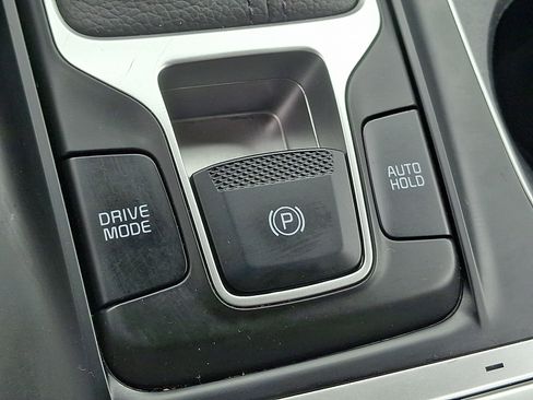 Used 2024 Kia Carnival LX FWD image 23
