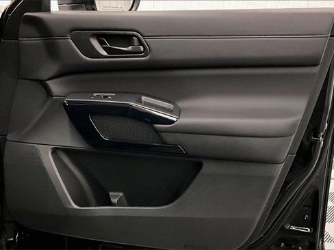 New 2025 Nissan Pathfinder S image 36