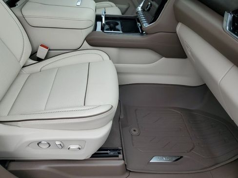 New 2026 GMC Yukon Denali w/ Sun & Power Step Package image 15