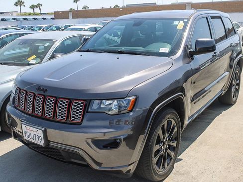 Used 2020 Jeep Grand Cherokee Altitude RWD image 6