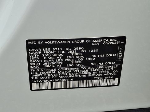 Used 2025 Volkswagen Atlas SE image 26