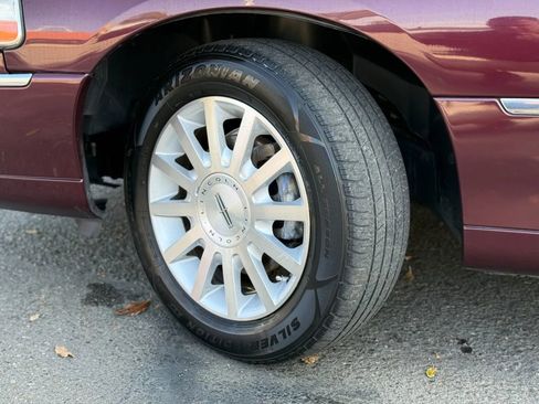 Used 2007 Lincoln Town Car Signature image 11