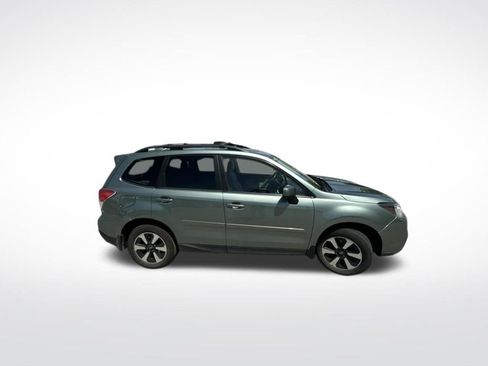 Used 2017 Subaru Forester 2.5i Premium w/ All-Weather Package AWD/4WD image 4