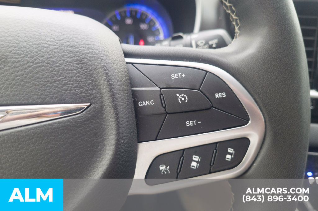 Used 2024 Chrysler Pacifica Touring-L FWD image 29