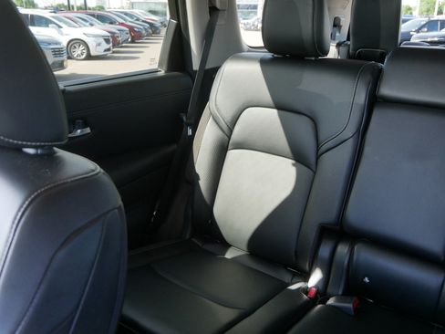 Used 2023 Nissan Pathfinder SL w/ Black Appearance Package AWD/4WD image 12