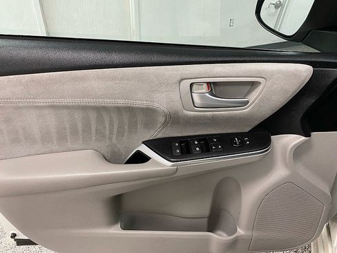 Used 2017 Toyota Camry XSE w/ Advanced Technology Package image 9