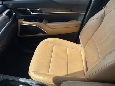 Certified 2022 Kia Telluride SX w/ Towing Package image 5