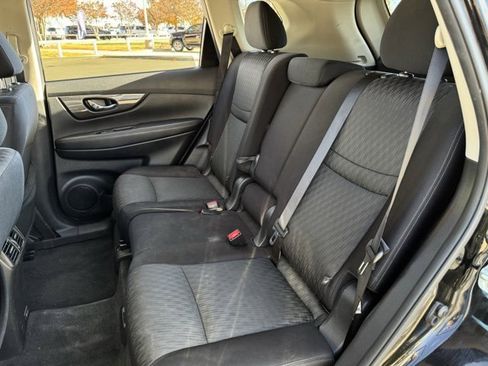 Used 2020 Nissan Rogue SV image 32