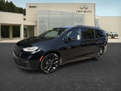 Used 2025 Chrysler Pacifica Limited
