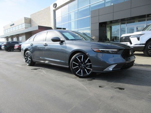 Used 2025 Honda Accord Touring image 14
