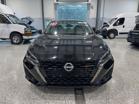Used 2025 Nissan Altima 2.5 SR AWD/4WD image 1
