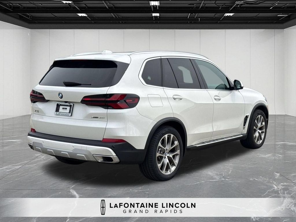 Used 2024 BMW X5 xDrive40i AWD/4WD image 5