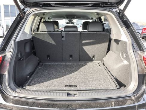 Certified 2024 Volkswagen Tiguan SE image 30