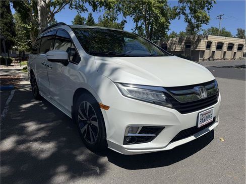 Used 2018 Honda Odyssey Elite image 7