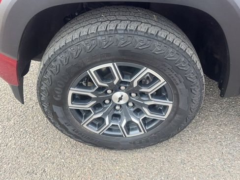 Used 2024 Chevrolet Colorado Z71 w/ Z71 Convenience Package 2 image 7