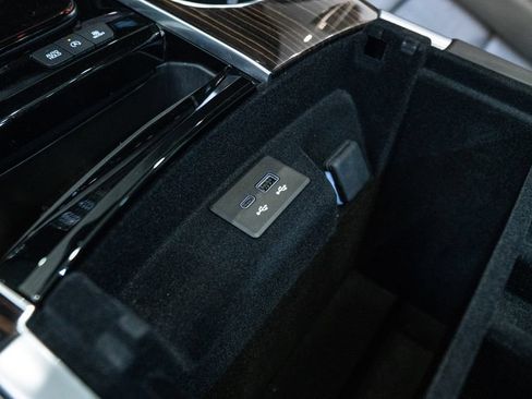 Used 2026 Cadillac Escalade ESV Luxury w/ LPO, Floor Liner Package AWD/4WD image 37